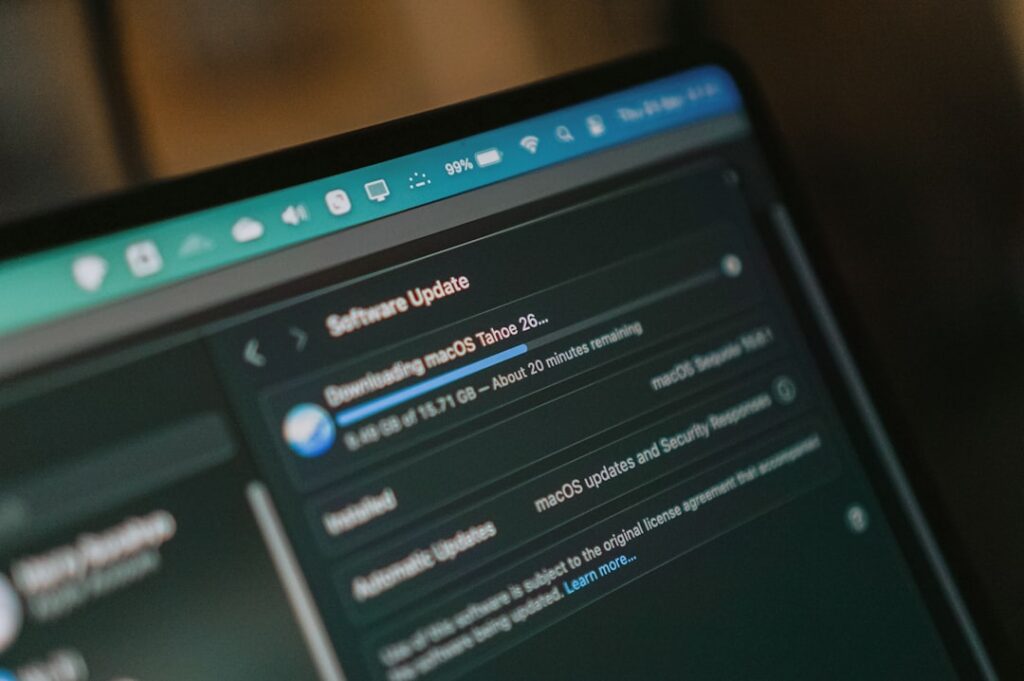 問い合わせメールを自動検知してLINEに通知する仕組み - Photo by Herry Sucahya on Unsplash